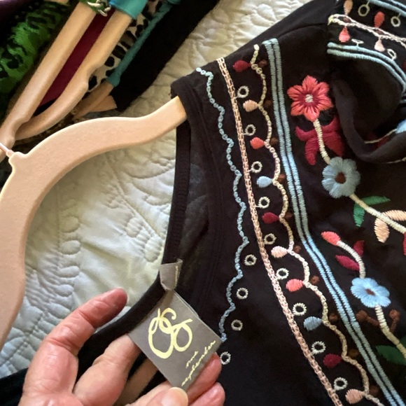 One September Anthropologie Embroidered Floral Top Large - Picture 4 of 8